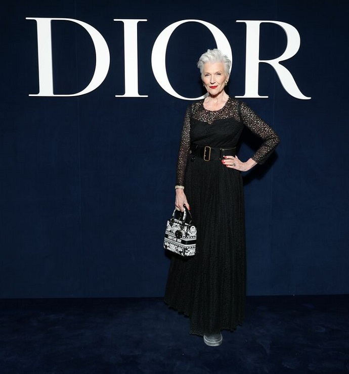 Шарлиз Терон, Александра Даддарио  и известный нумеролог Кристина Егиазарова украсили показ Dior своими стильными образами